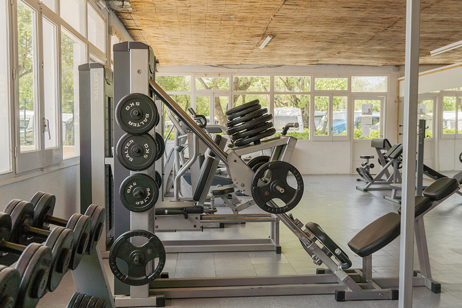 Salle de fitness Gym et appareils de musculation
